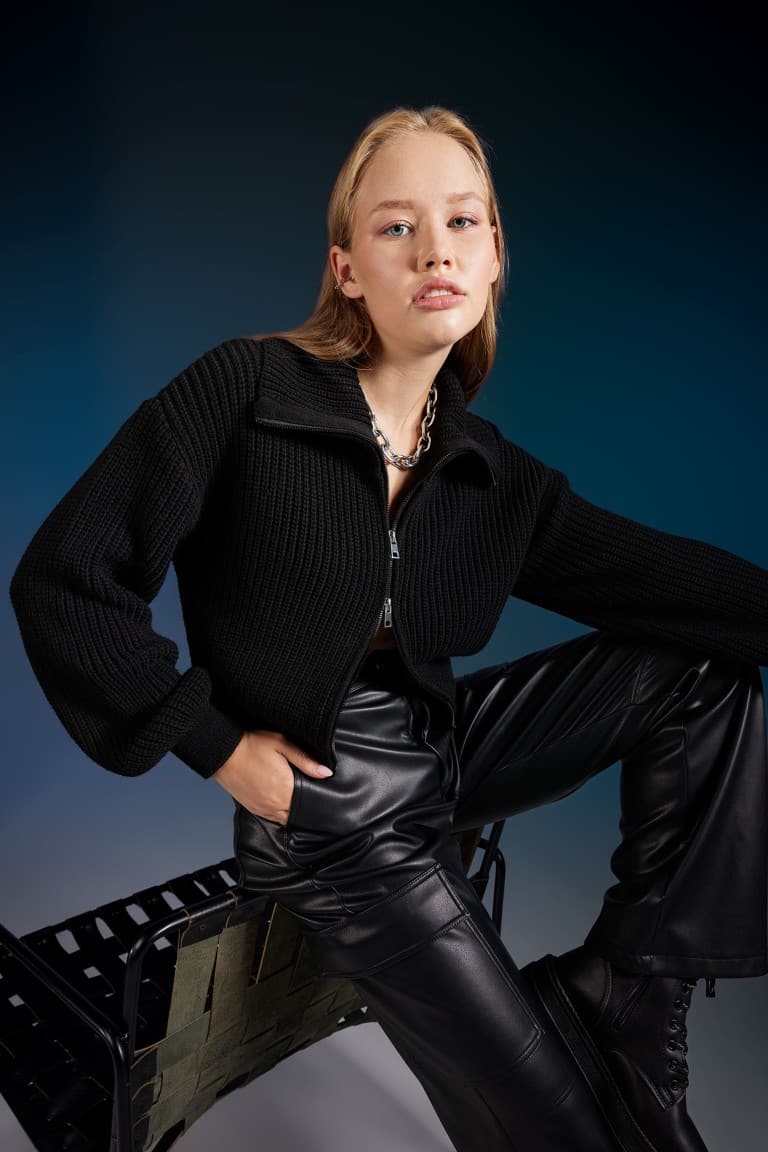 Slim Fit Slim Cut Polo Collar Zippered Knitwear Cardigan Secondary image