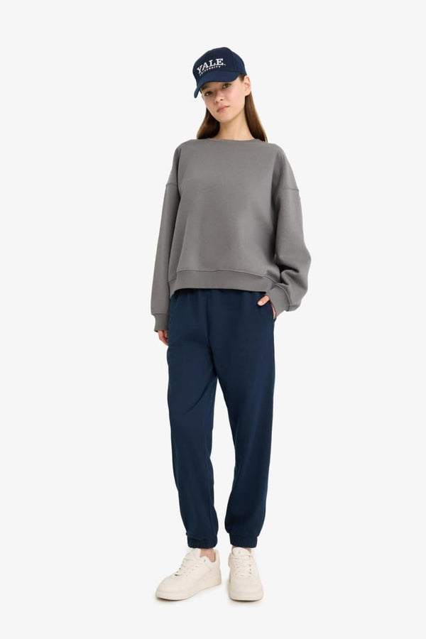 Coool oversized wide fit crew neck thick fabric sweatshirt