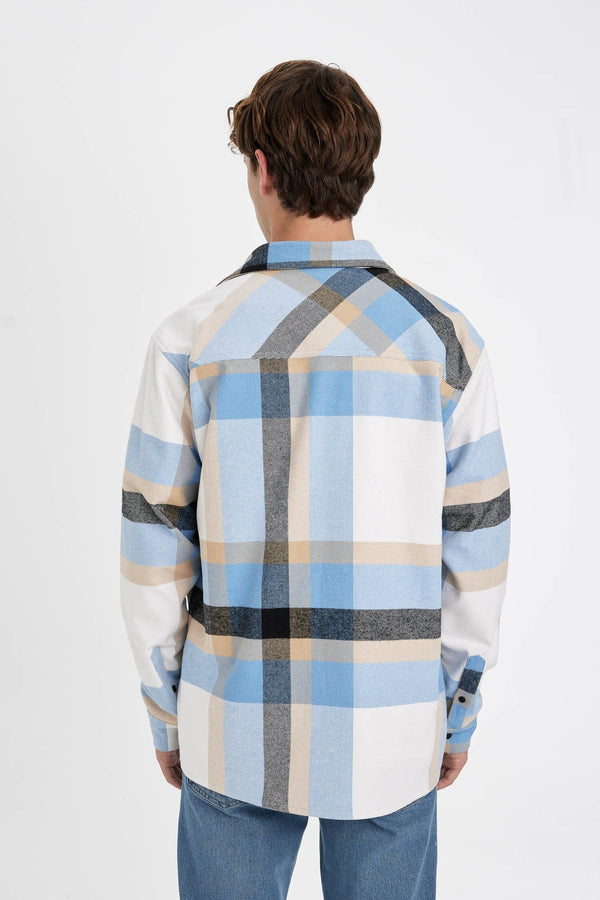 Men regular fit long-sleeve casual shirts manufactured by the brand DeFacto