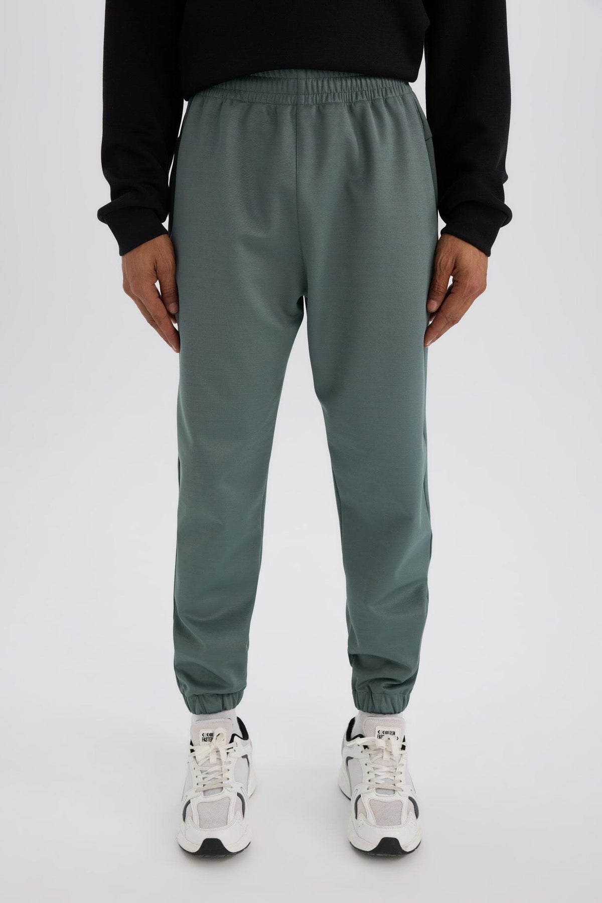 Standard Fit Sports Jogger Sweatpants Pocket Elastic Waist Leg