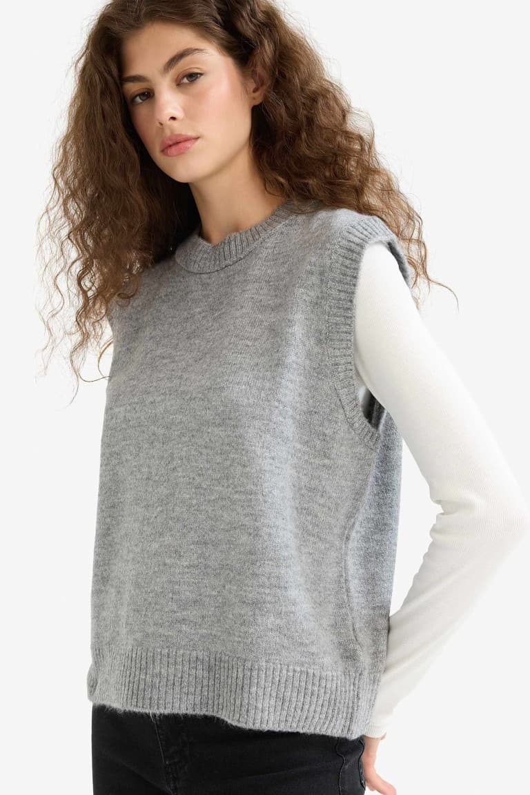 Regular Fit Basic Plain Crew Neck Knit Sweater Main image