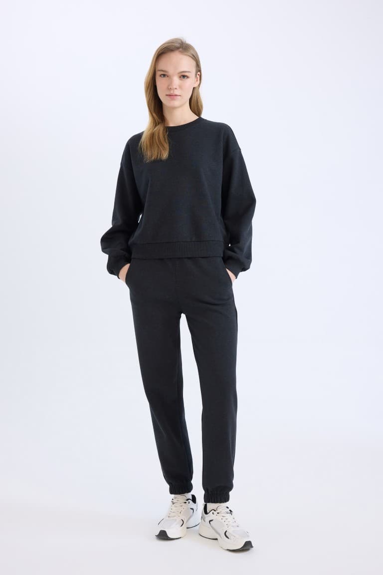 Regular Fit 2-Piece Set Thick Crew Neck Sweatshirt Flexible Waist Jogger Sweatpants