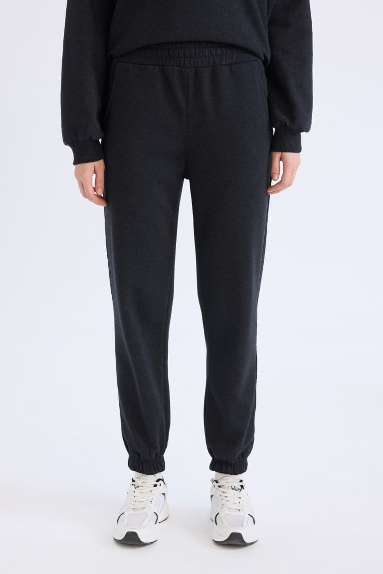 Regular Fit 2-Piece Set Thick Crew Neck Sweatshirt Flexible Waist Jogger Sweatpants