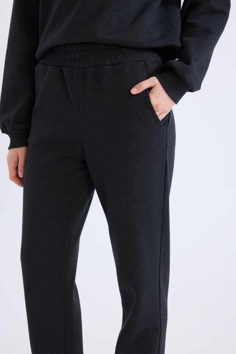 Regular Fit 2-Piece Set Thick Crew Neck Sweatshirt Flexible Waist Jogger Sweatpants