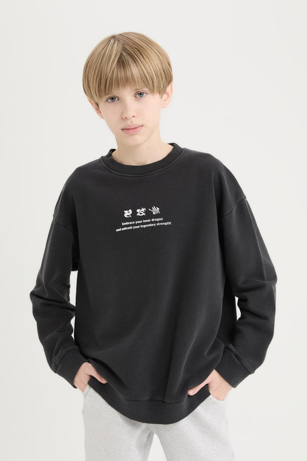 Oversize Wide Fit Crew Neck Back Printed Washed Faded Effect Sweatshirt Boys