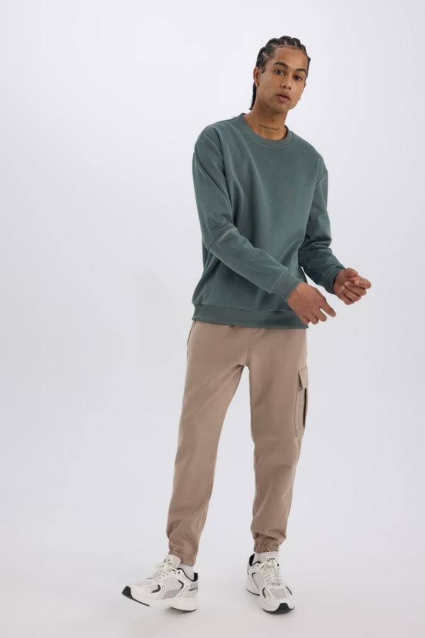 Standard Fit Crew Neck Basic Plain Sports Sweatshirt