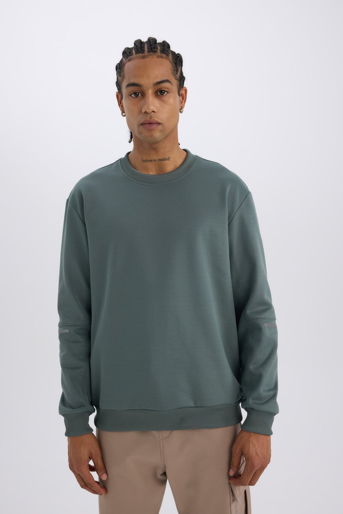 Standard Fit Crew Neck Basic Plain Sports Sweatshirt