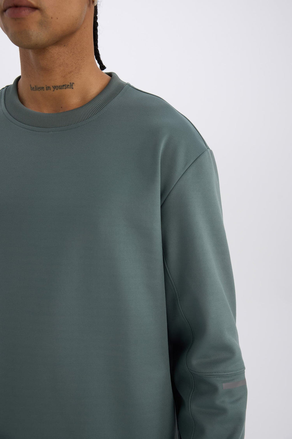 Standard Fit Crew Neck Basic Plain Sports Sweatshirt