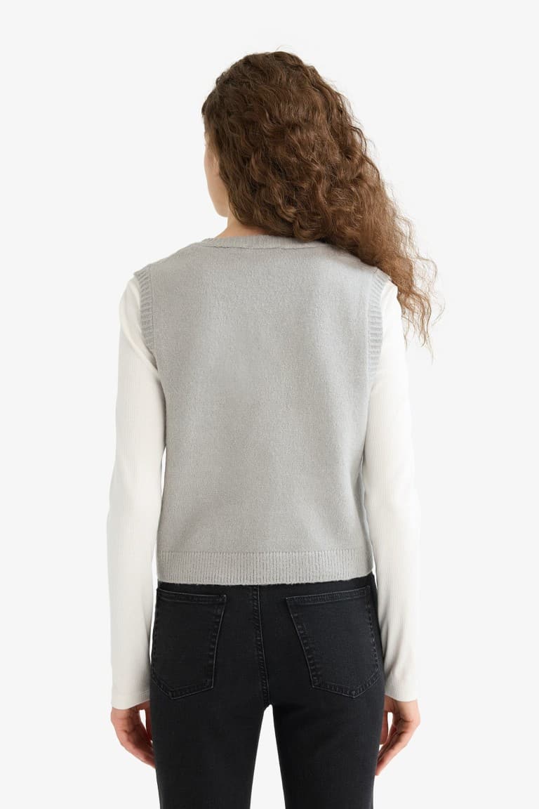 Regular Fit V-Neck Buttoned Knitted Vest with Pockets