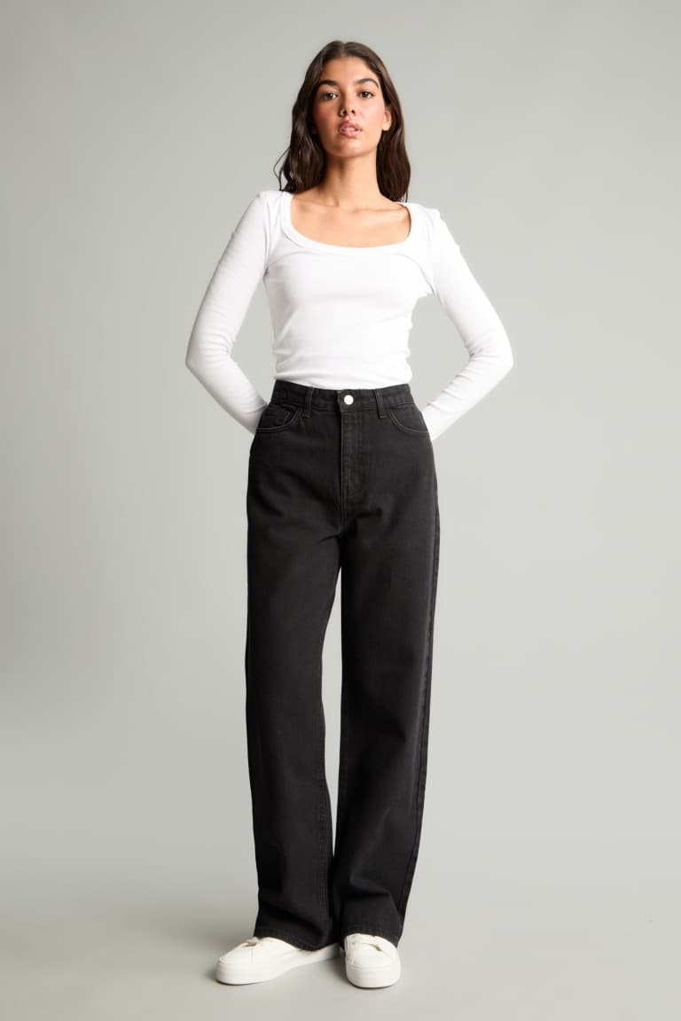90's Wide Leg High Waist Long Jeans Secondary image
