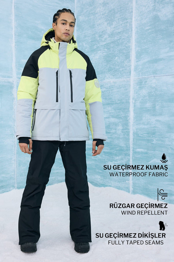 Water Repellent Regular Fit Hooded Zippered Ski Jacket