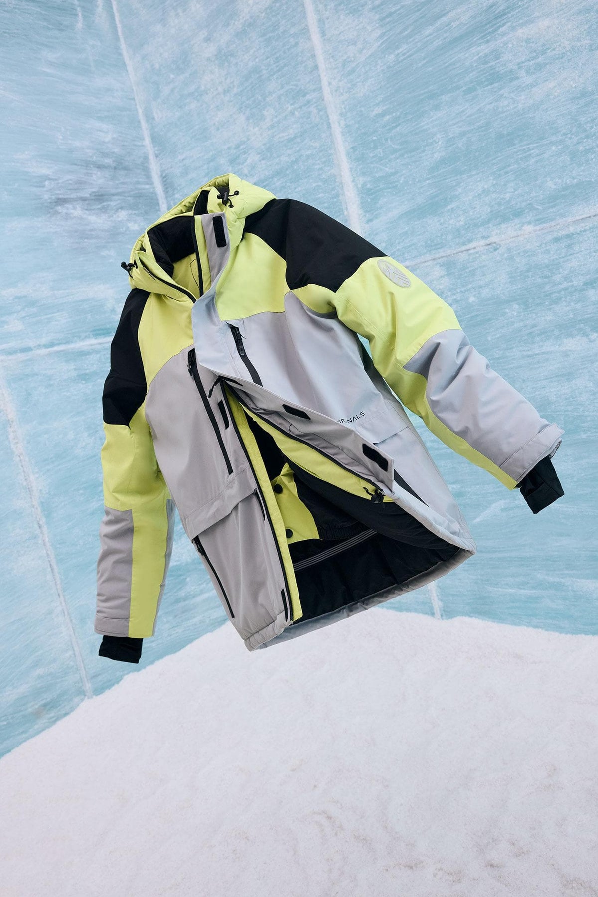 Water Repellent Regular Fit Hooded Zippered Ski Jacket