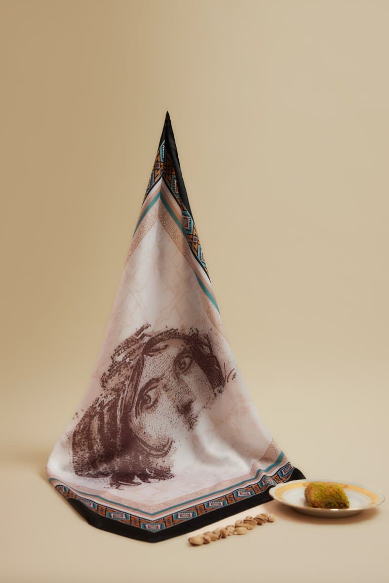 Women Zeugma Themed Scarf Main image