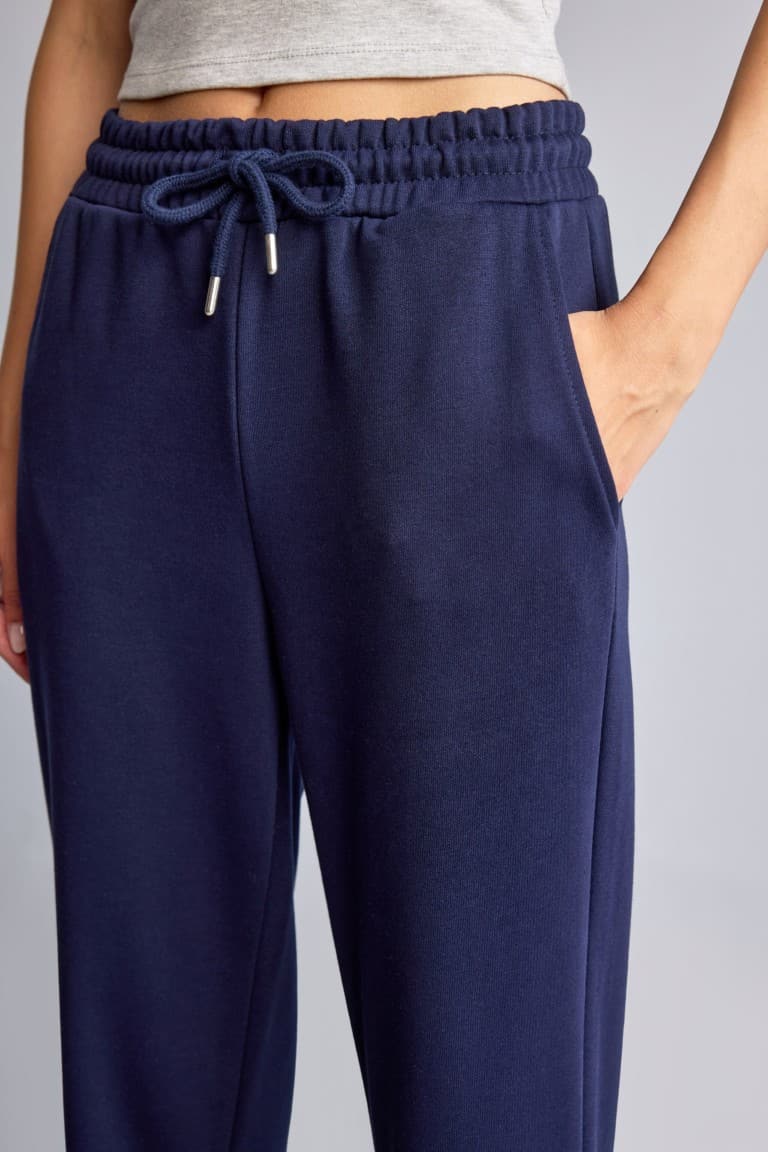Basic Plain Pocketed Waist Tied Thick Jogger Sweatpants