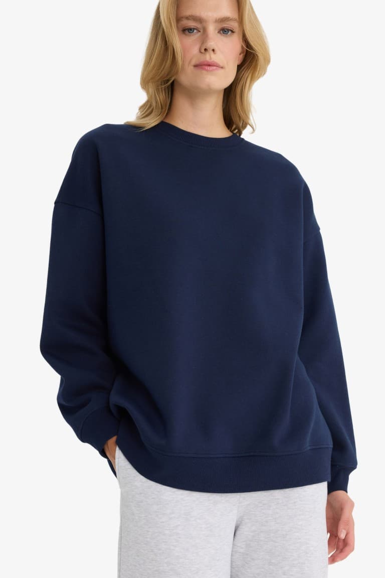 Oversize Wide Pattern Crew Neck Basic Plain Thick Sweatshirt Main image