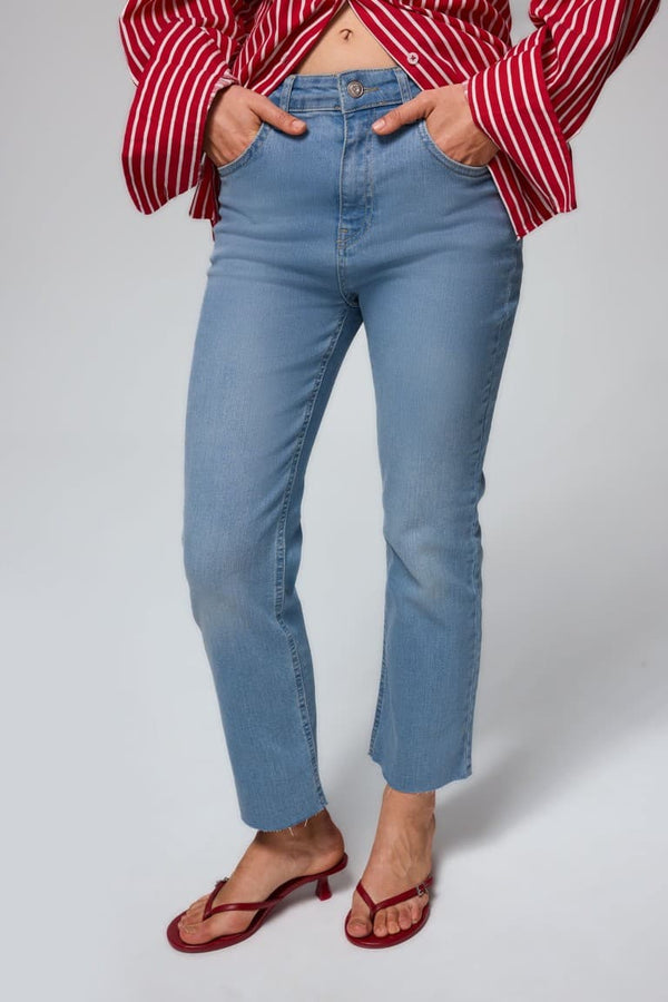 Crop Flare Fit Low Waist Ankle Length Washed Jean Trousers