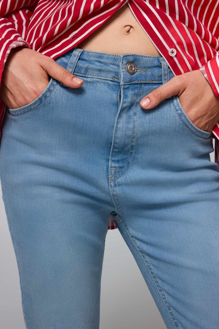 Crop Flare Fit Low Waist Ankle Length Washed Jean Trousers