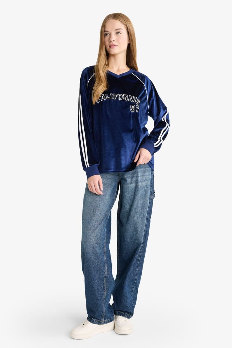 Oversize Wide Fit V-Neck Printed Velvet Sweatshirt Secondary image