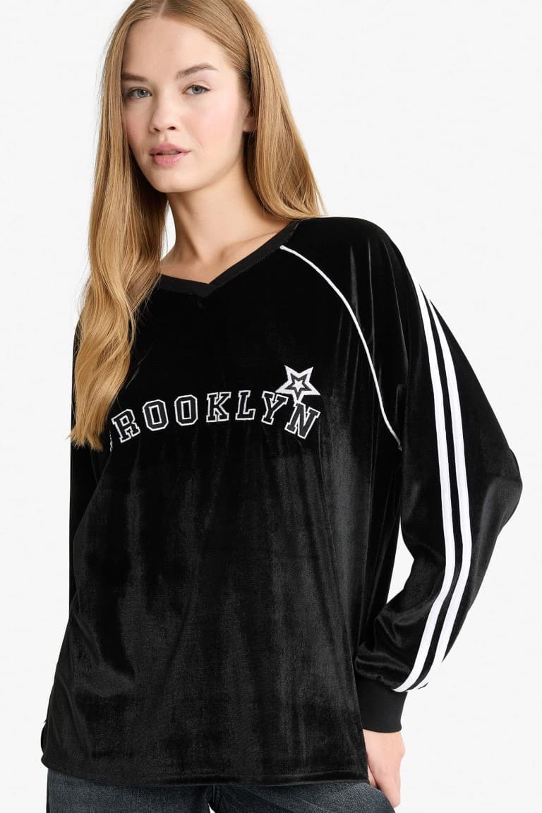 Oversize Wide Fit V-Neck Printed Velvet Sweatshirt Main image