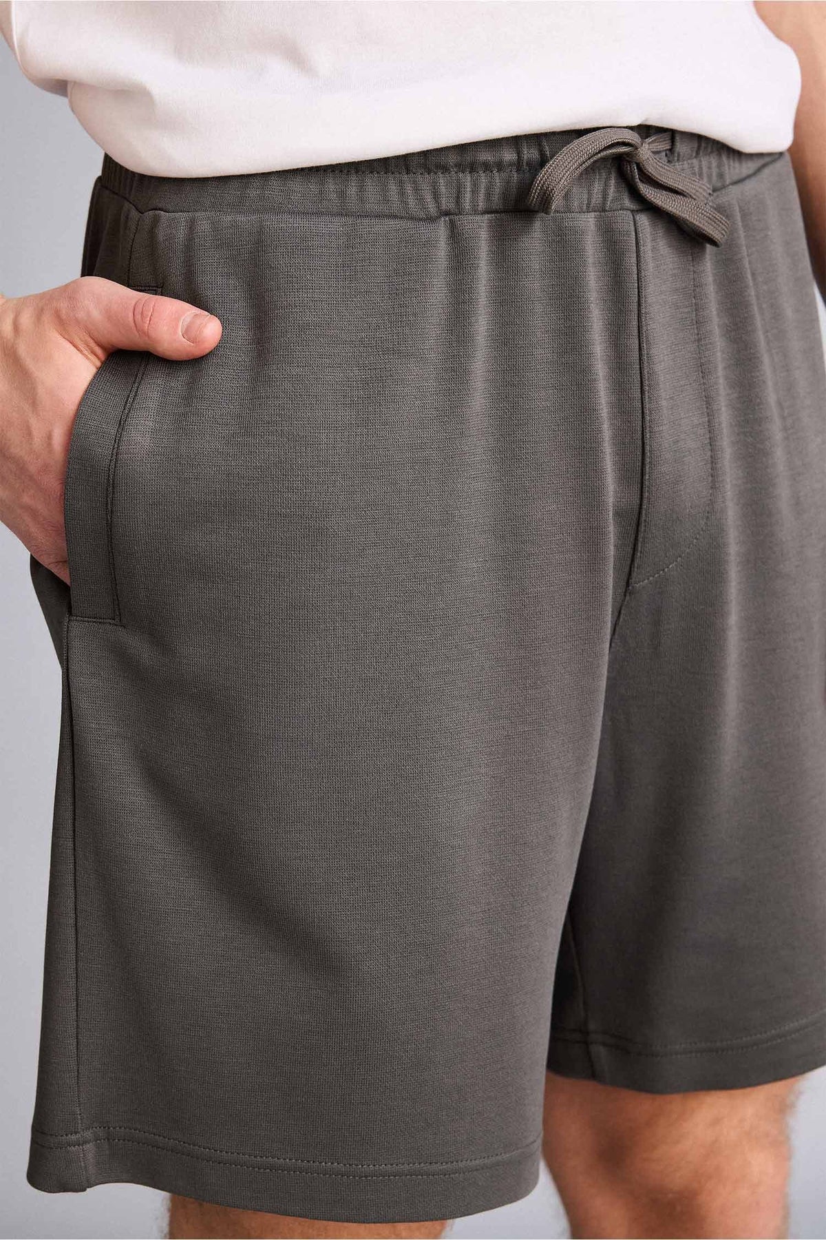 Ultra Soft Touch Elastic Waist Detailed Pocket Shorts