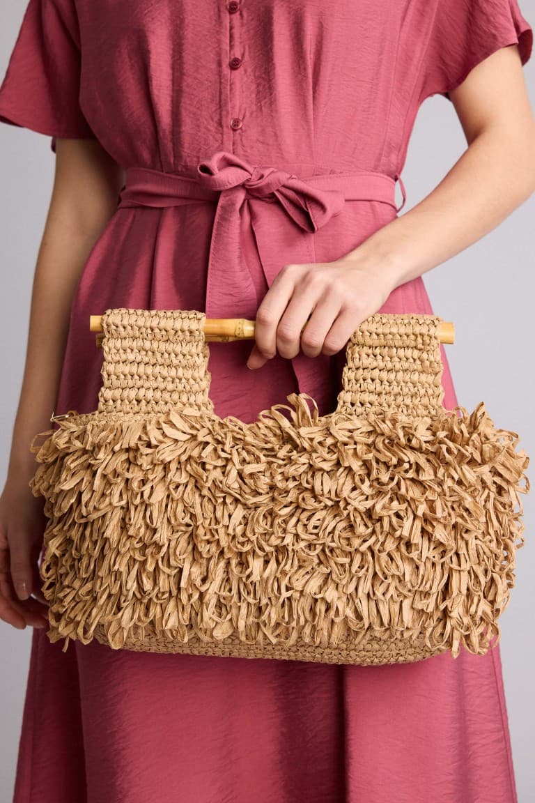 Women Fringe Detailed Knitted Shoulder Bag Main image