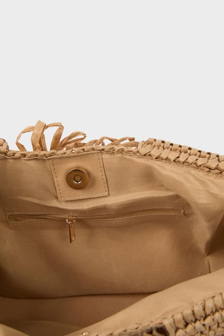 Women Fringe Detailed Knitted Shoulder Bag