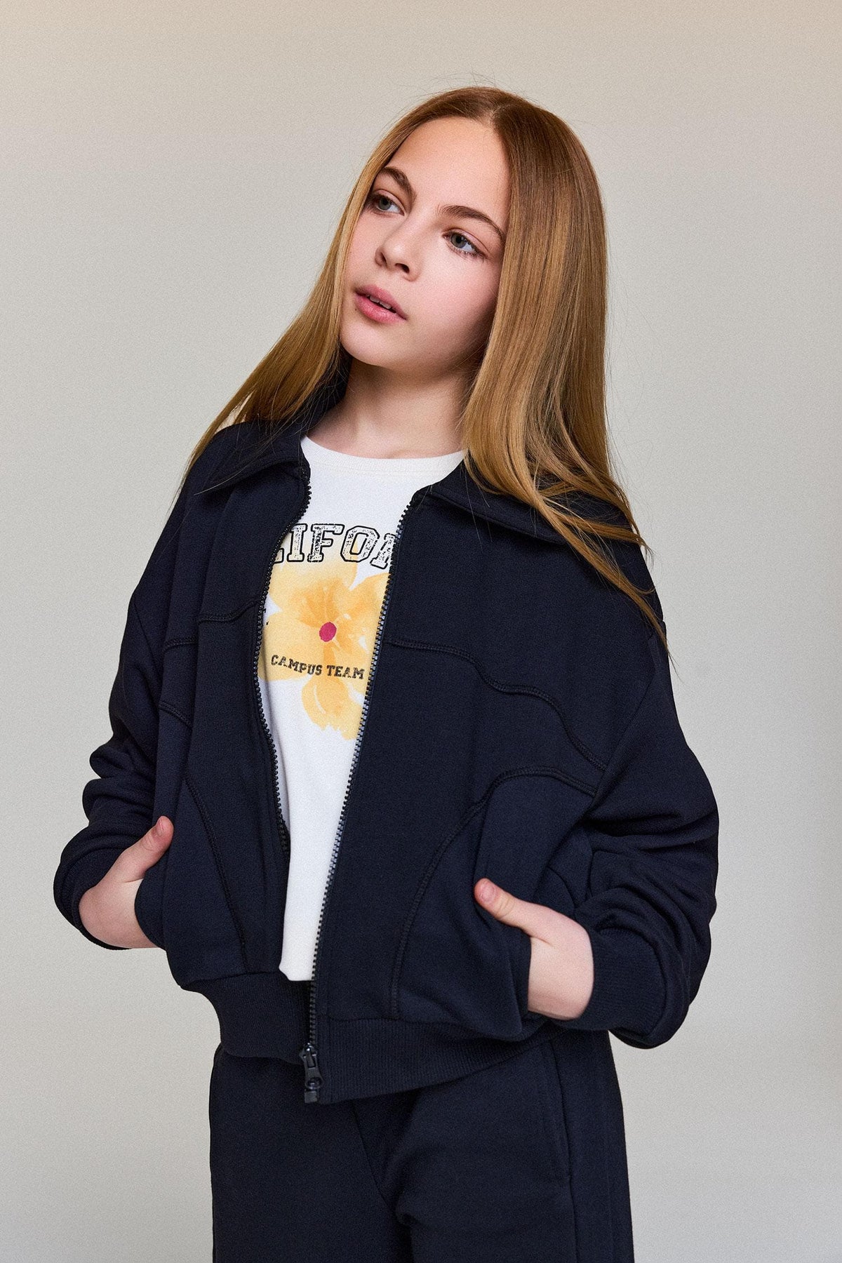 Zippered Cardigan Girl Main image