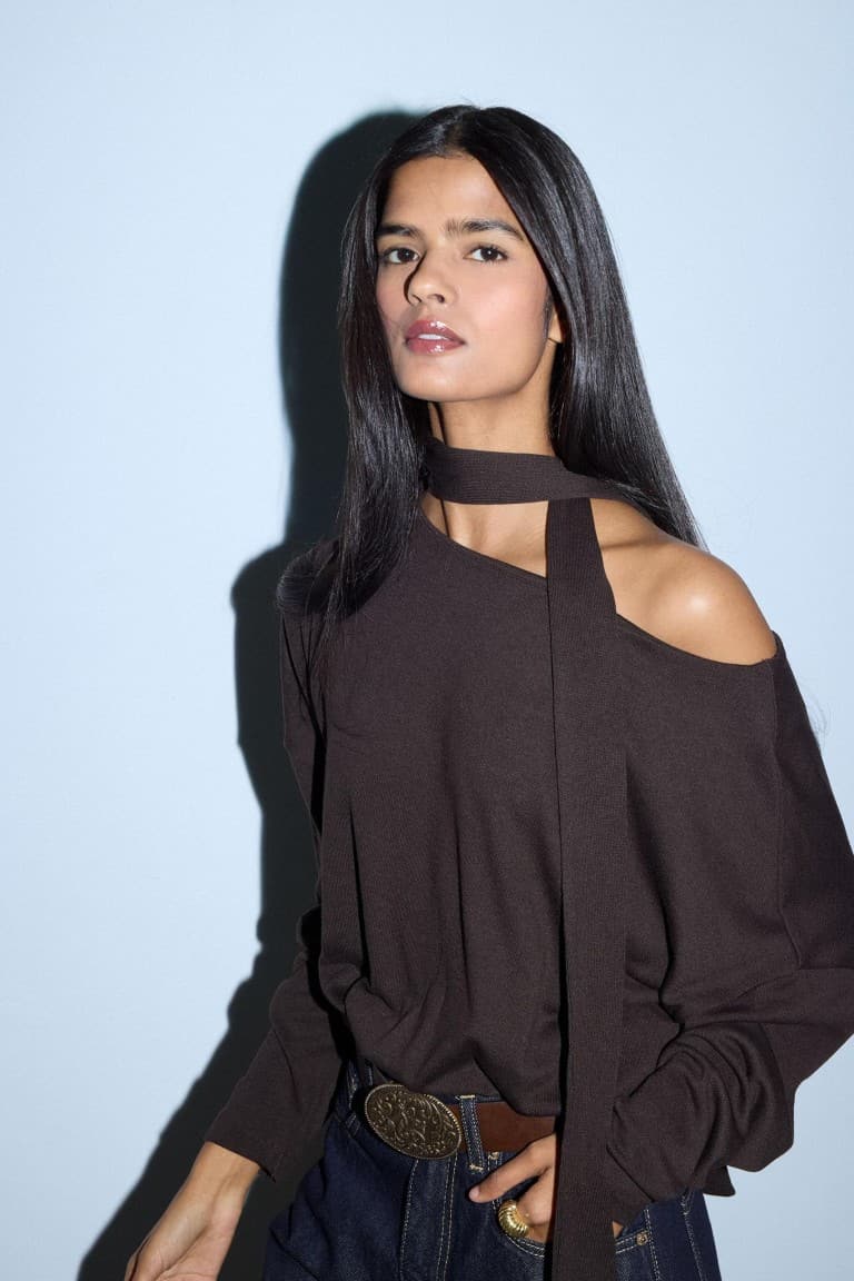 Loose Fit Boat Neck T-Shirt Secondary image