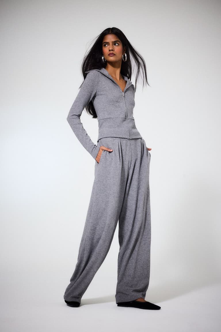 Fitted Half Turtleneck Cardigan Secondary image