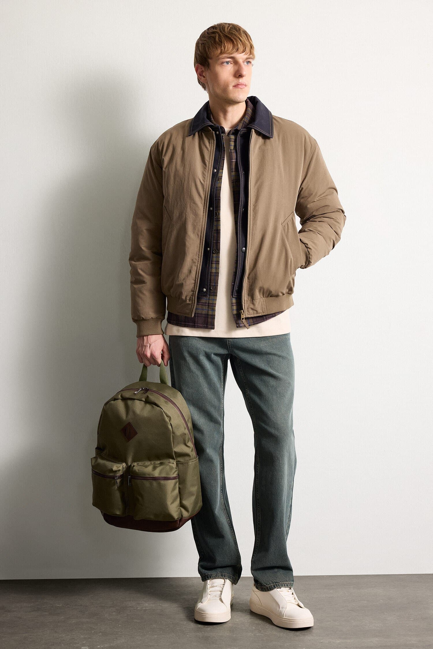 Contrast Collar Regular Fit Zippered Coat Secondary image