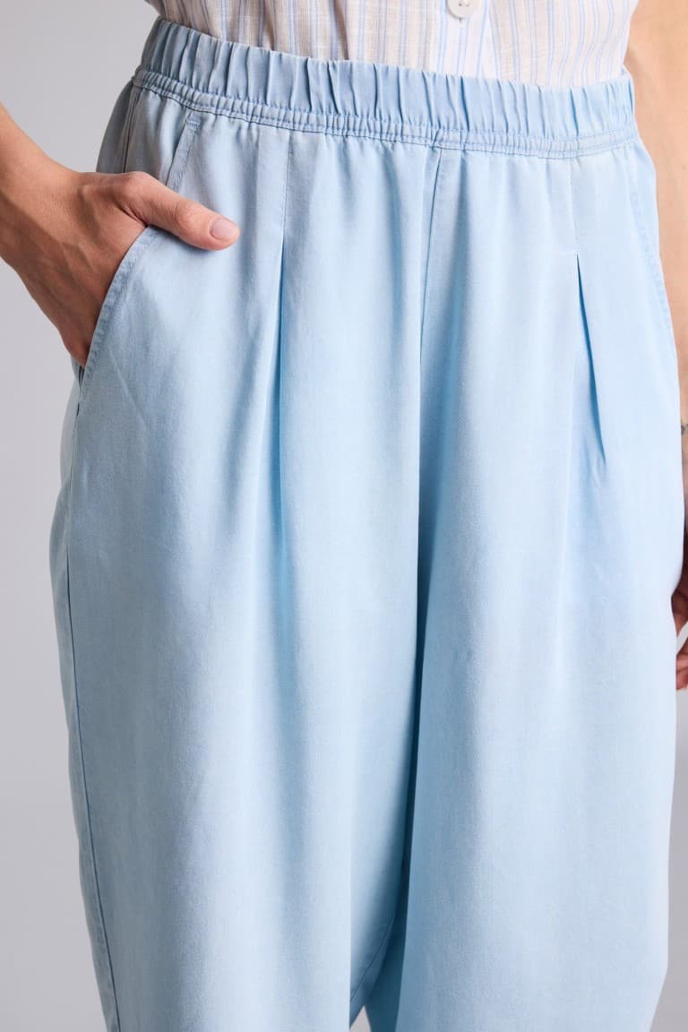 Barrel Fit High Waist Crop Fluid Fabric Light Blue Trousers