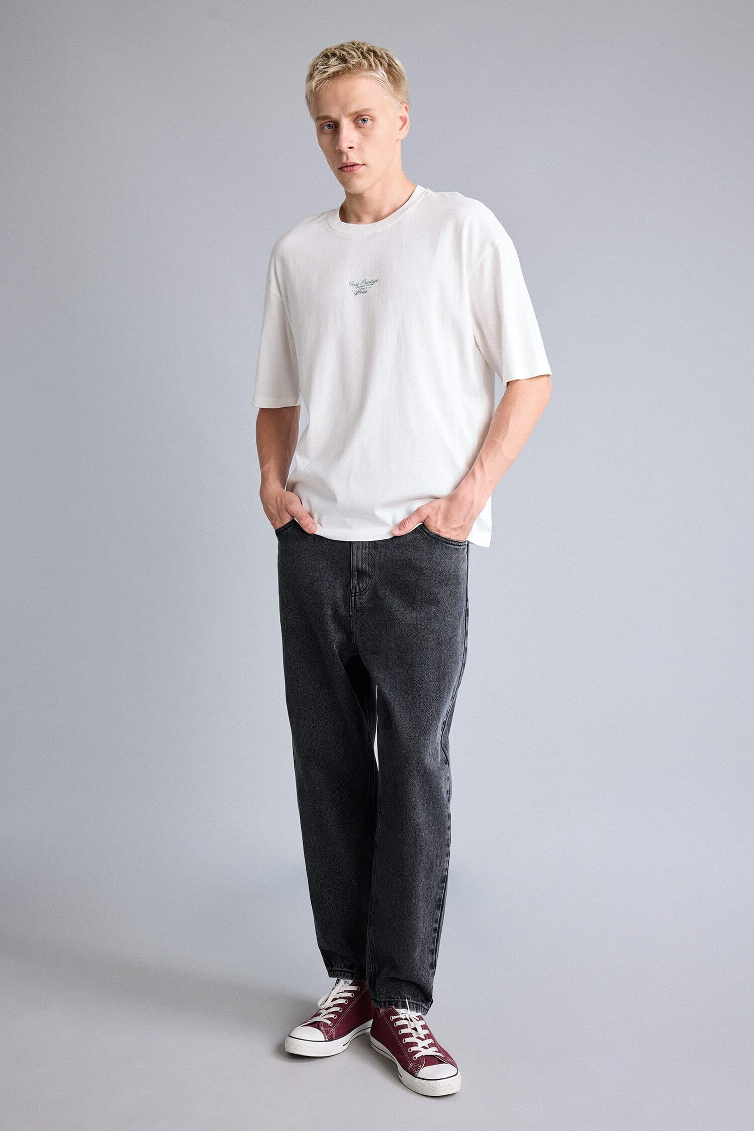 Balloon Fit Normal Waist Tapered Leg Jeans Secondary image