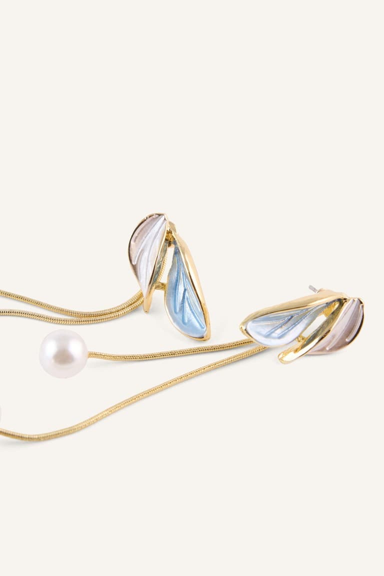 Women Dangle Leaf Earrings Secondary image