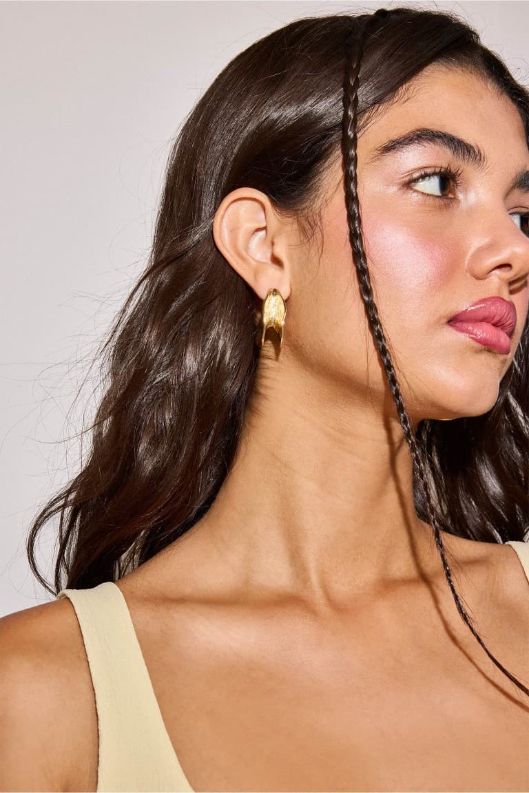 Women 2-Pack Earrings Secondary image