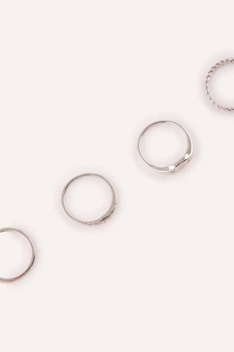 Women 4-Piece Ring Secondary image