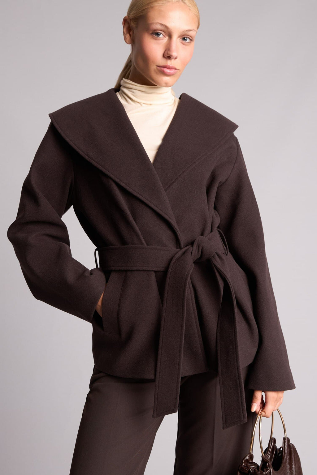 Regular Fit Shawl Collar Belted Short Cachet Coat
