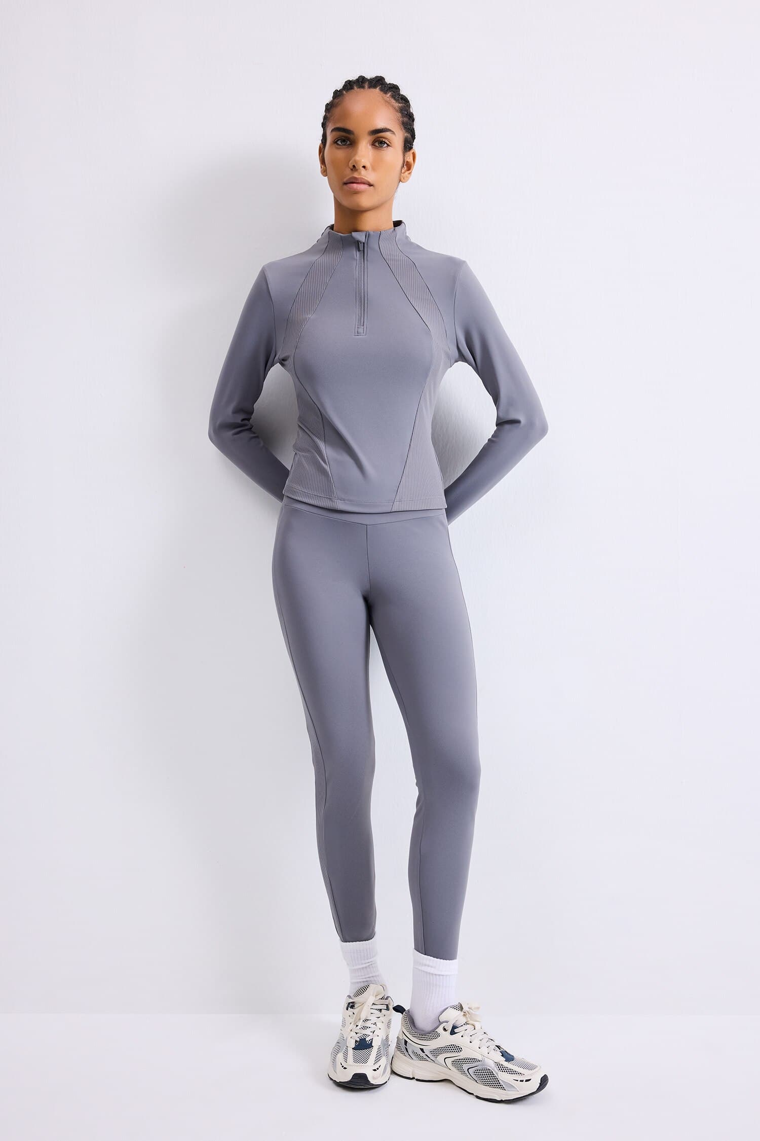 Slim Fit Stretchy Fabric Stand-Up Collar Half Zipper Sportsman Long Sleeve Basic T-Shirt Secondary image