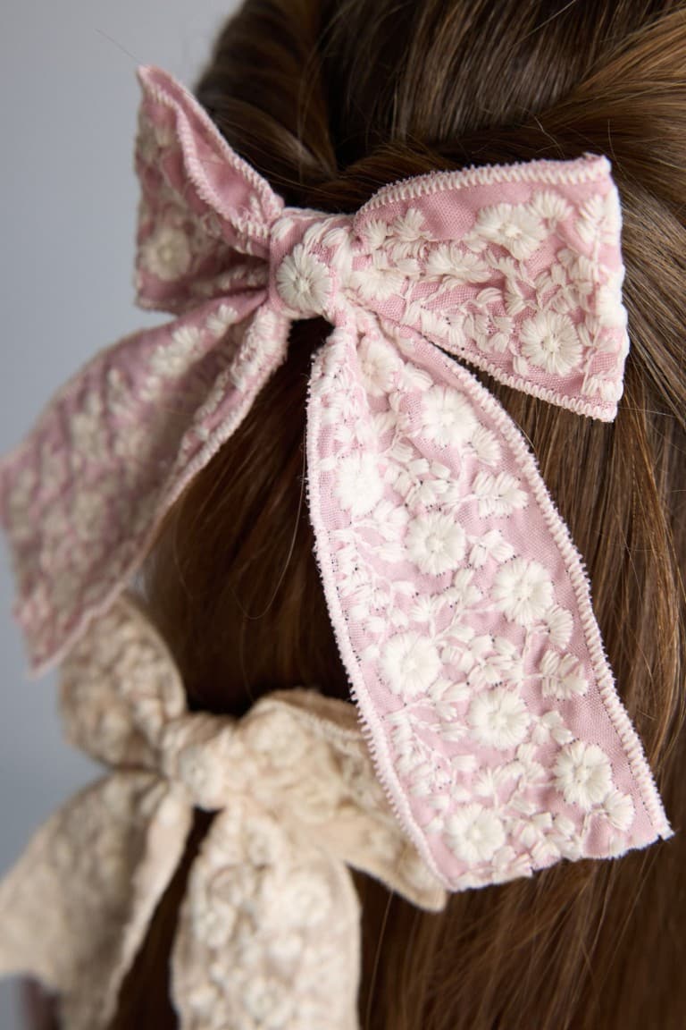 Girls 2-Piece Bow Detailed Hair Clip Secondary image