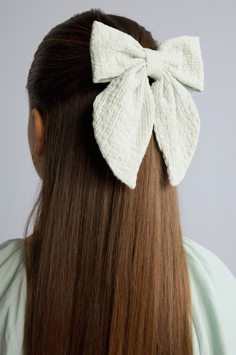 Girls Bow Detailed Hair Clip Main image