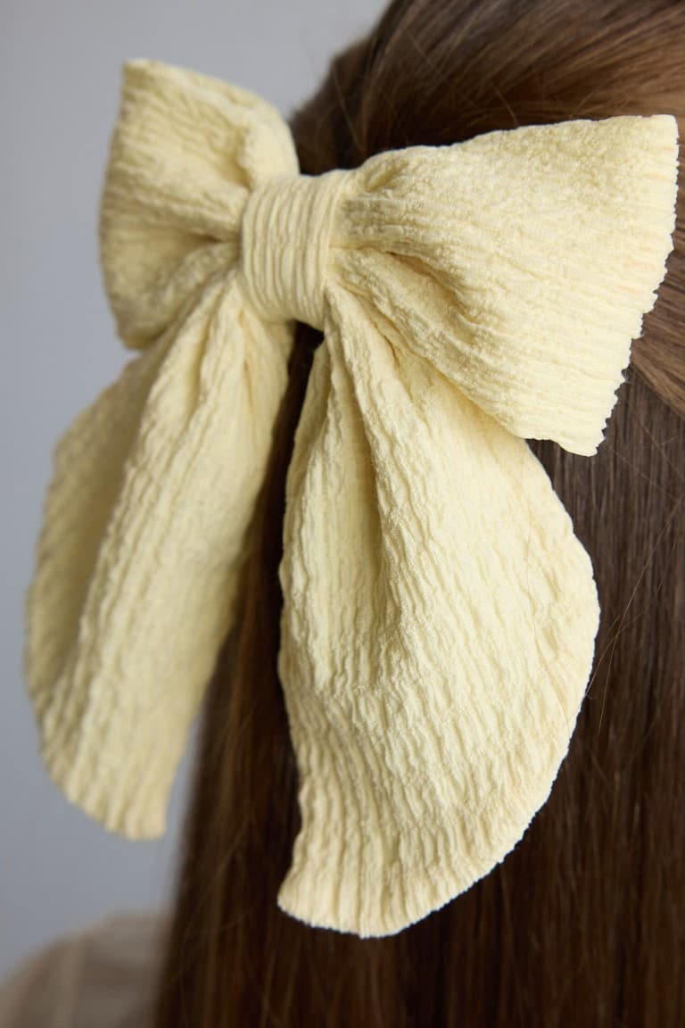 Girls Bow Detailed Hair Clip Secondary image