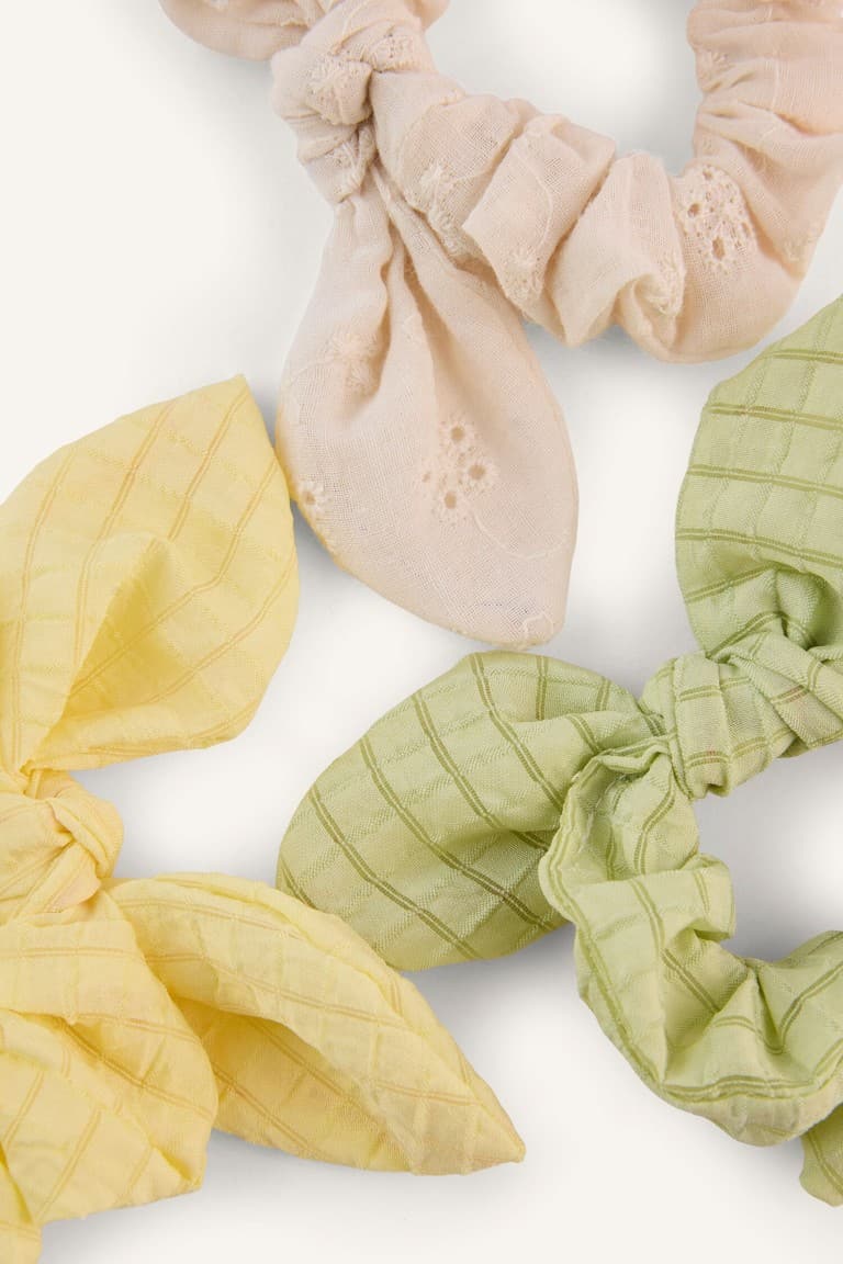 Girls 3-Pack Scrunchie Secondary image