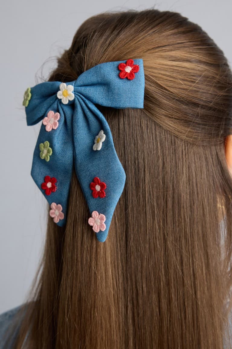 Girls Bow Detailed Hair Clip Main image