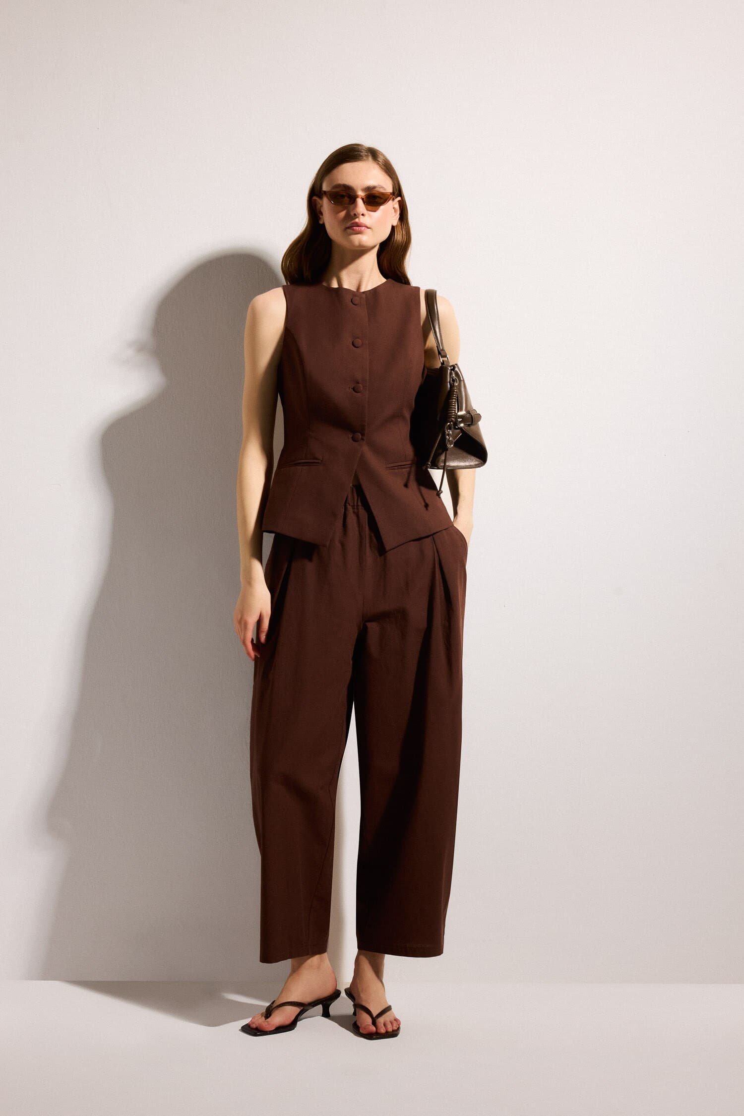 Linen Blend Buttoned Vest Secondary image