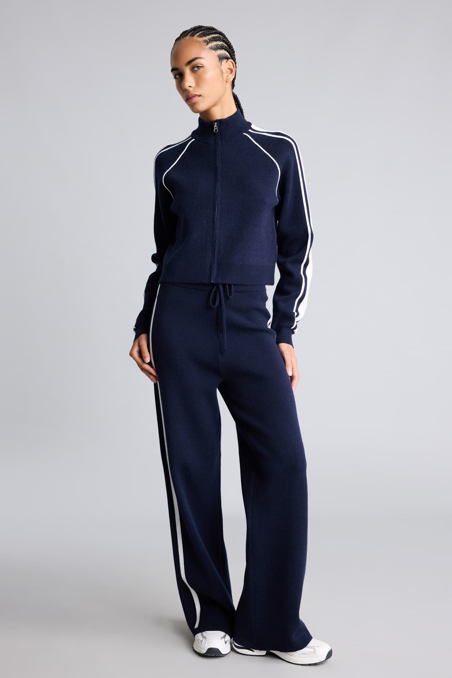 Standard Fit, Wide Leg Elastic Waist Sweatpants Secondary image