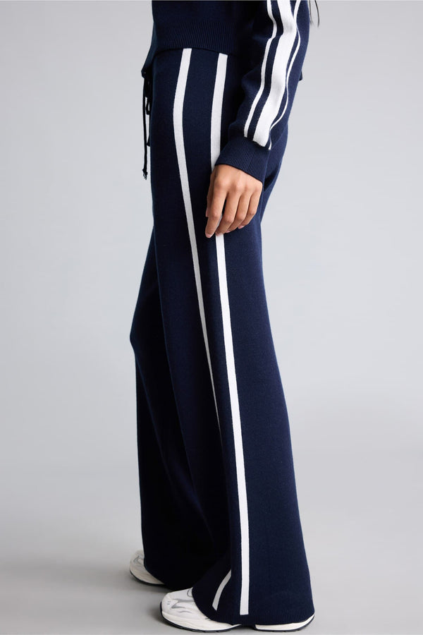 Standard Fit, Wide Leg Elastic Waist Sweatpants