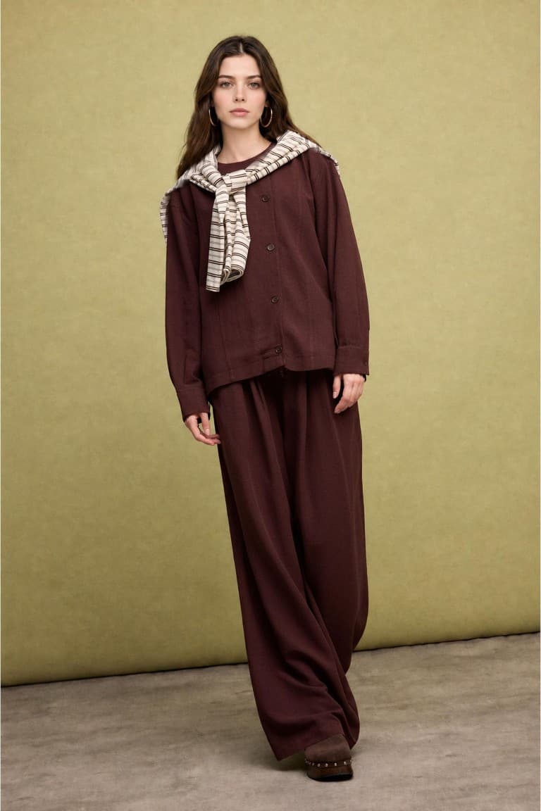 Regular Fit Wide Leg Linen Blend Trousers Secondary image