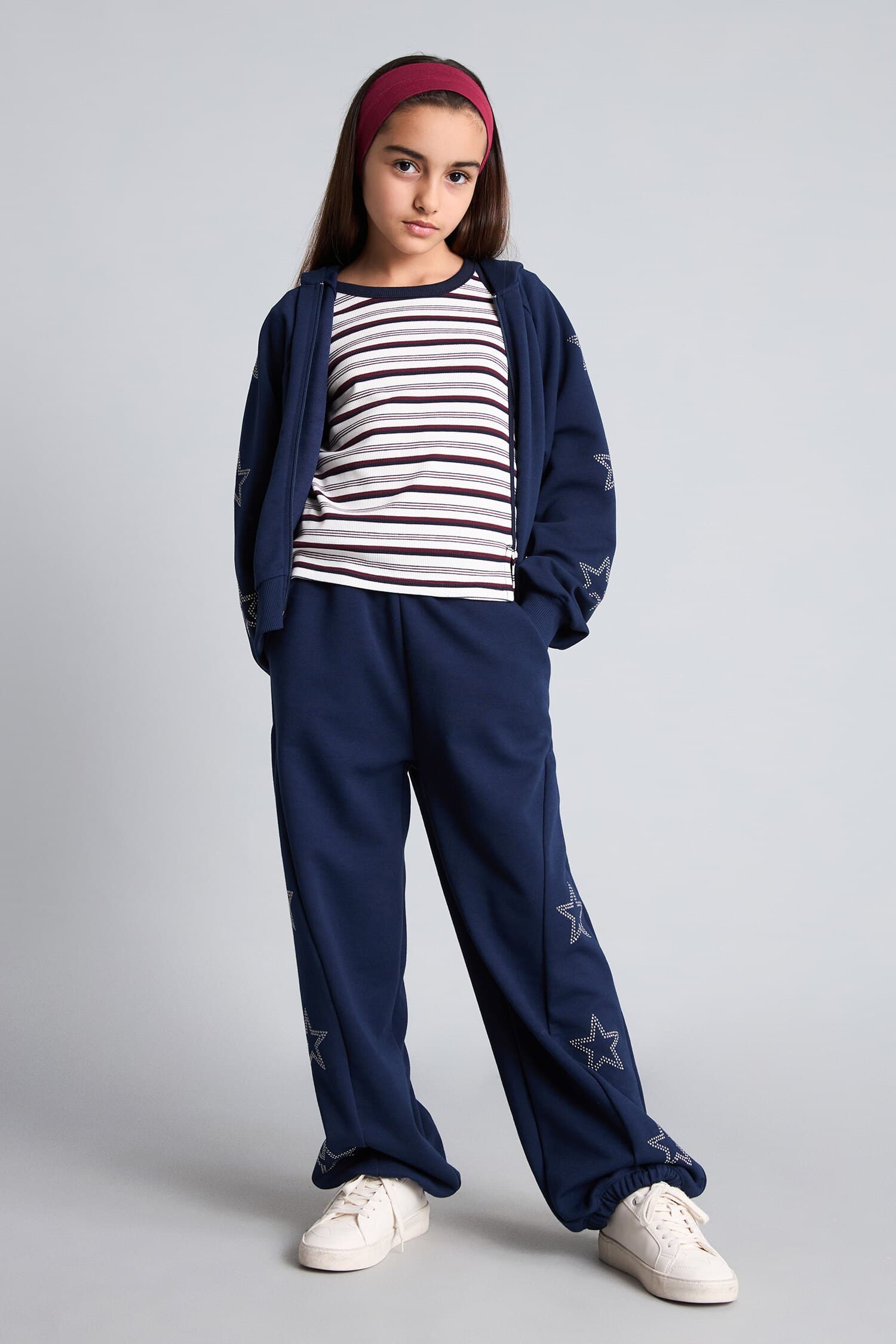 Cotton Baggy Fit Star Printed Sweatpants with Pockets for Girls Secondary image