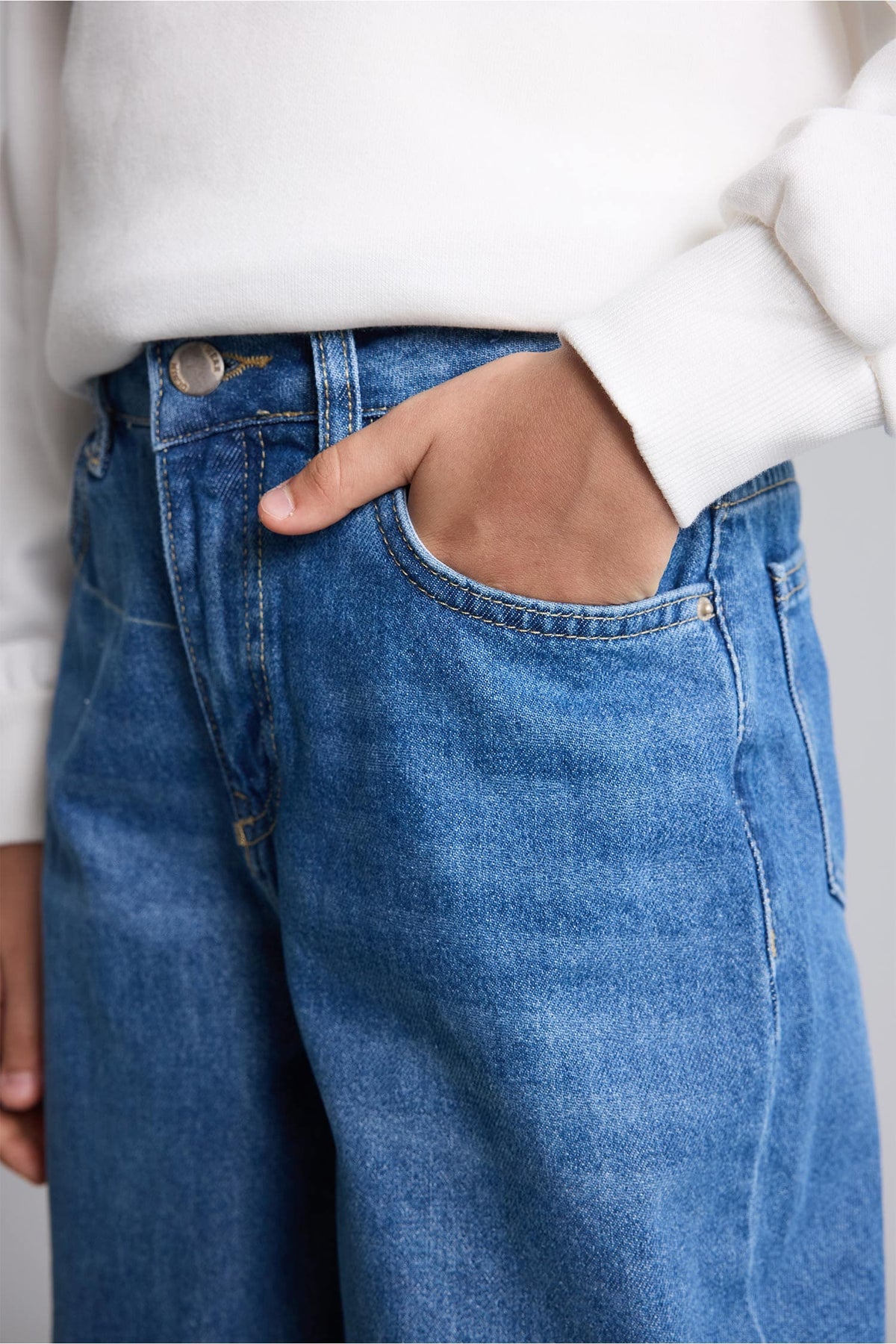 Barrel Fit Flexible Banded Jeans Boy