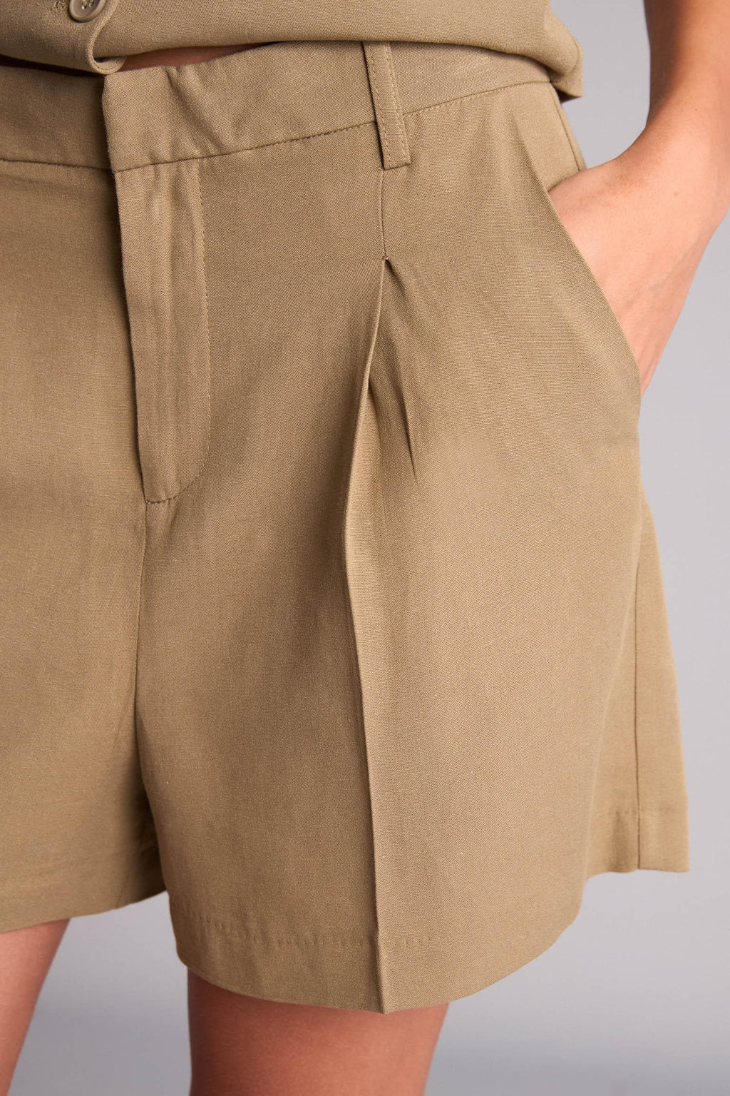 Regular Waist Short Leg Linen Blend Open Khaki Shorts