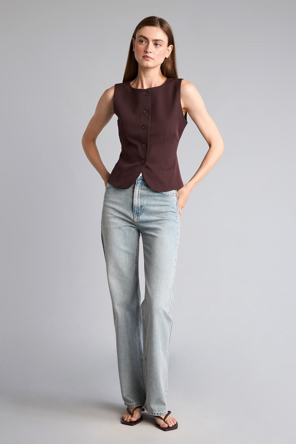 Fit Sleeveless Boat Neck Vest